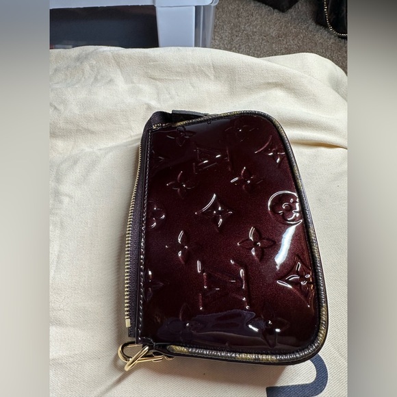 Louis Vuitton Vernis Mini Pochette Accessories - Picture 10 of 12